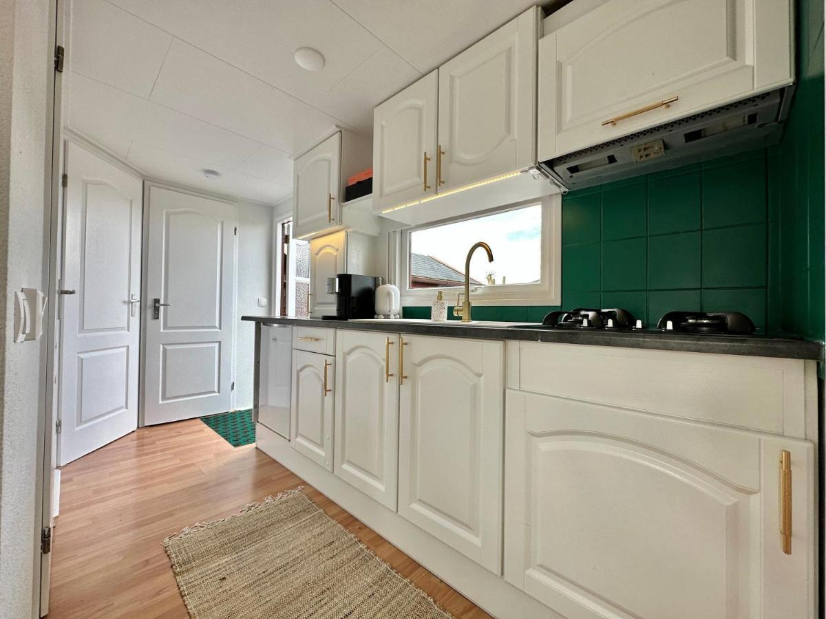 Gezellig Chalet Met 2 Slaapkamers En Zicht Op Het Water Erm Luaran gambar