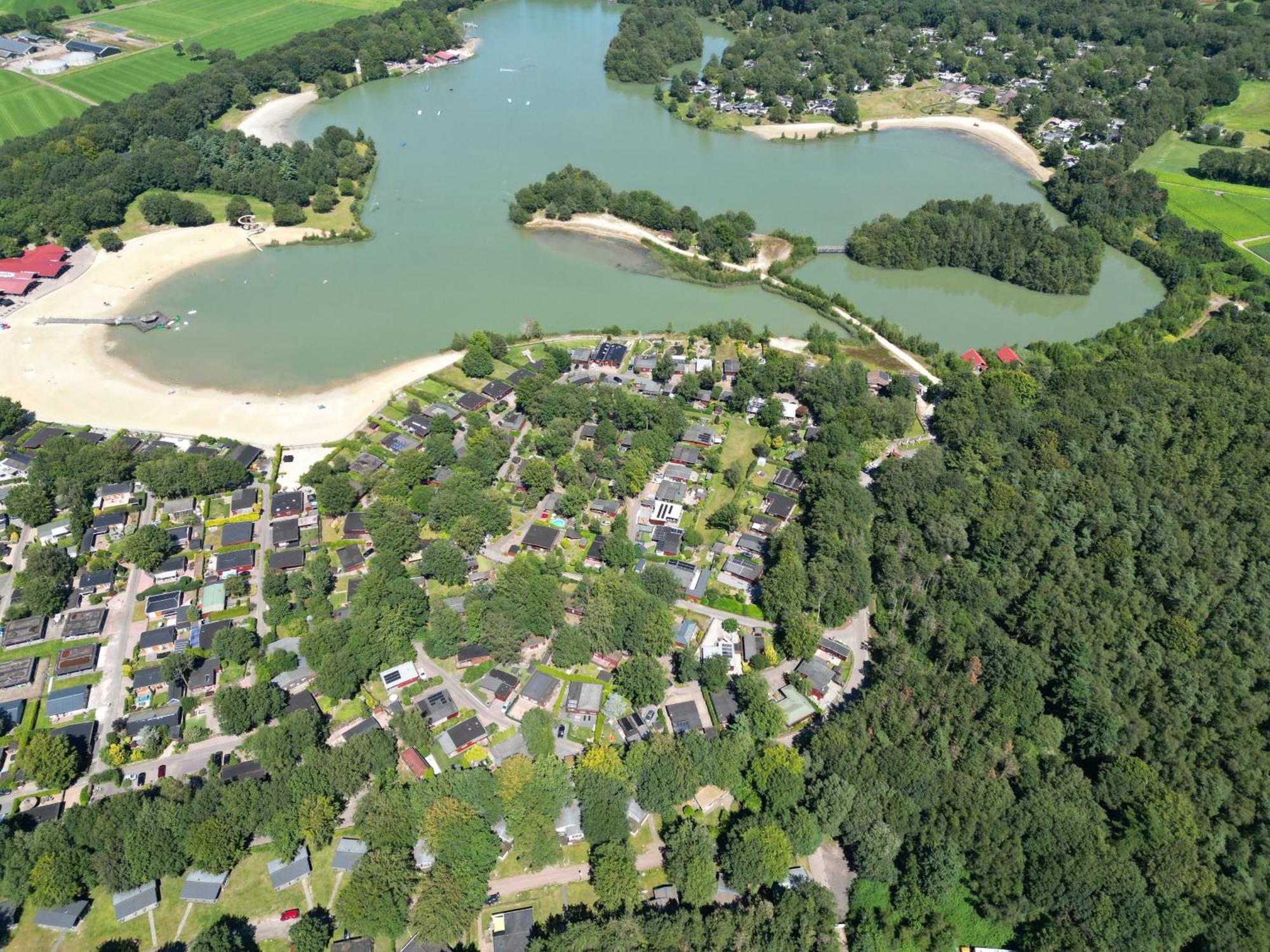 Gezellig Chalet Met 2 Slaapkamers En Zicht Op Het Water Erm Luaran gambar