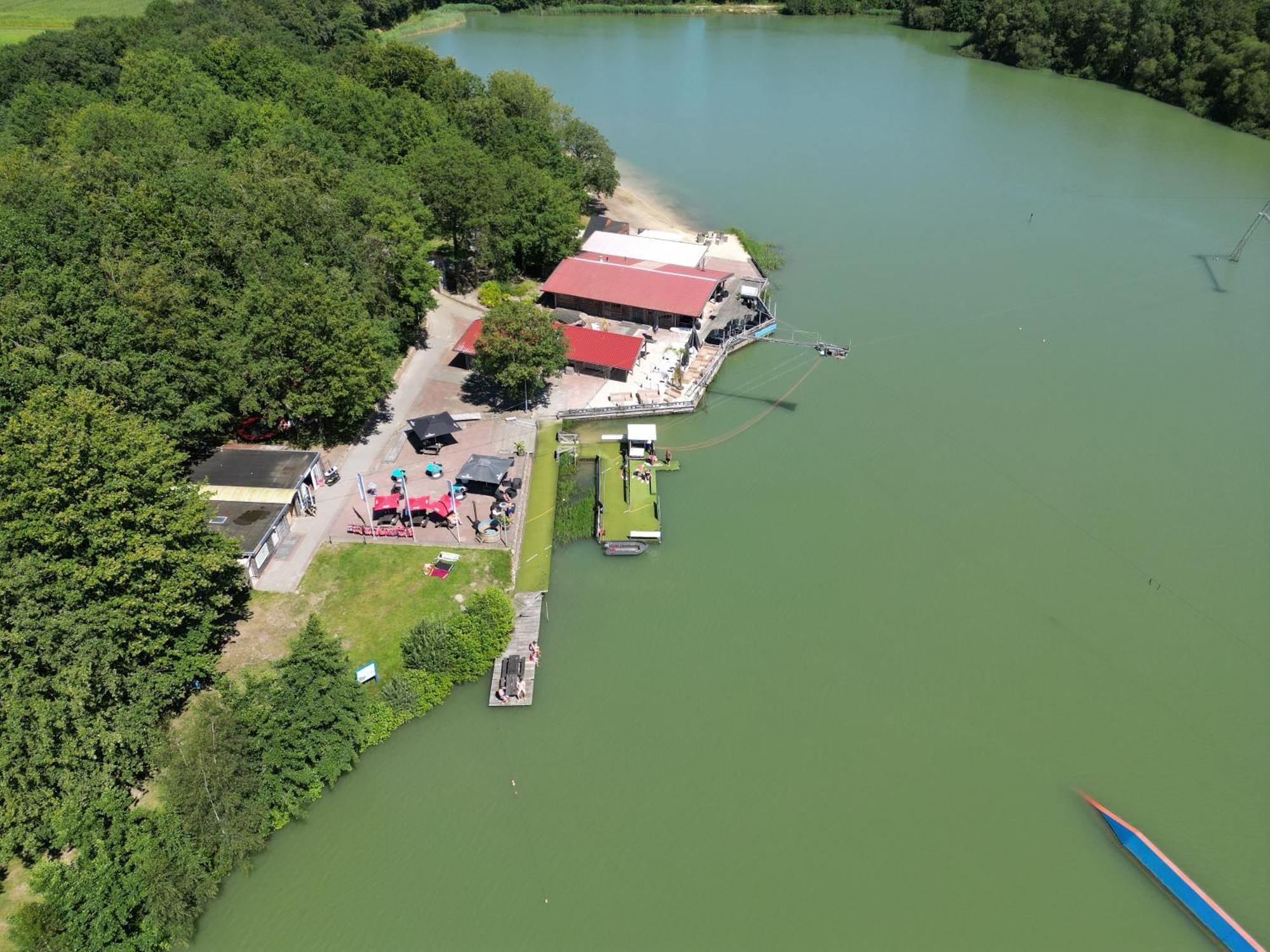Gezellig Chalet Met 2 Slaapkamers En Zicht Op Het Water Erm Luaran gambar